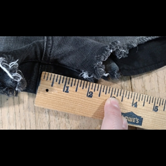 American Eagle distressed denim jean shorts - Picture 6 of 9